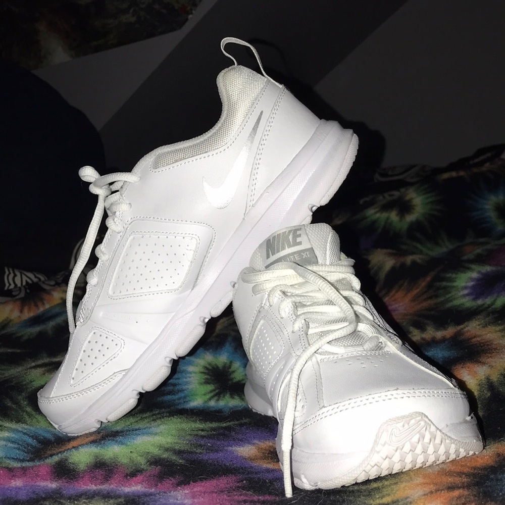 NIKE T - LITE XI SHOES